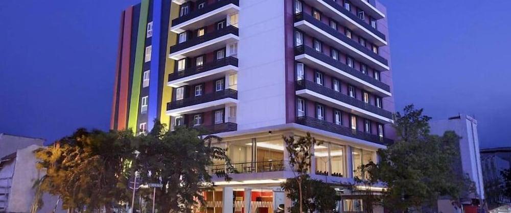 Amaris Hotel Embong Malang - סוראבאיה מראה חיצוני תמונה