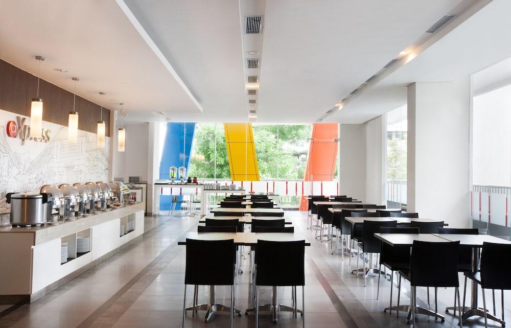 Amaris Hotel Embong Malang - סוראבאיה מראה חיצוני תמונה