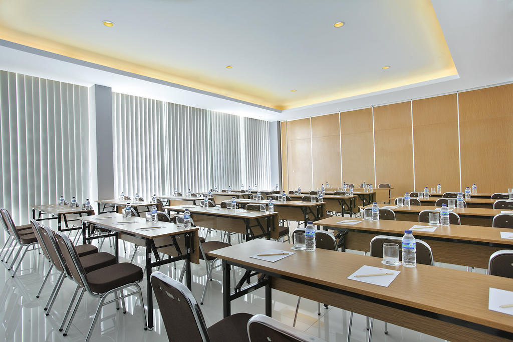 Amaris Hotel Embong Malang - סוראבאיה מראה חיצוני תמונה